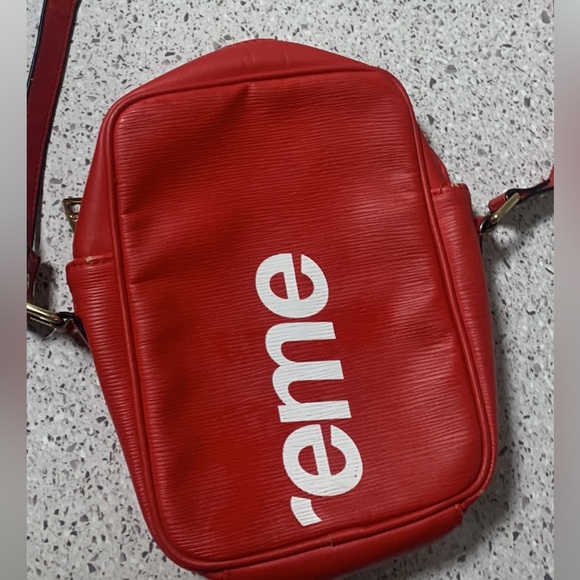 Louis Vuttion X Supreme Danube (used) - Picture 3 of 5